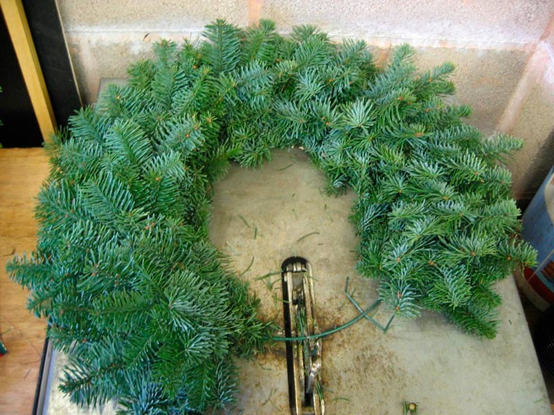 making-a-wreath-7.jpg