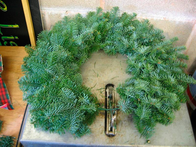 making-a-wreath-8.jpg