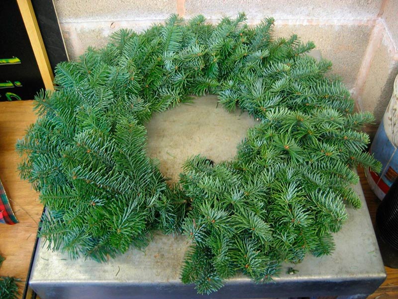 making-a-wreath-9.jpg